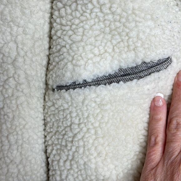 Levi’s Grey Soft Sherpa Trucker Jacket. Size Small. - Picture 11 of 11